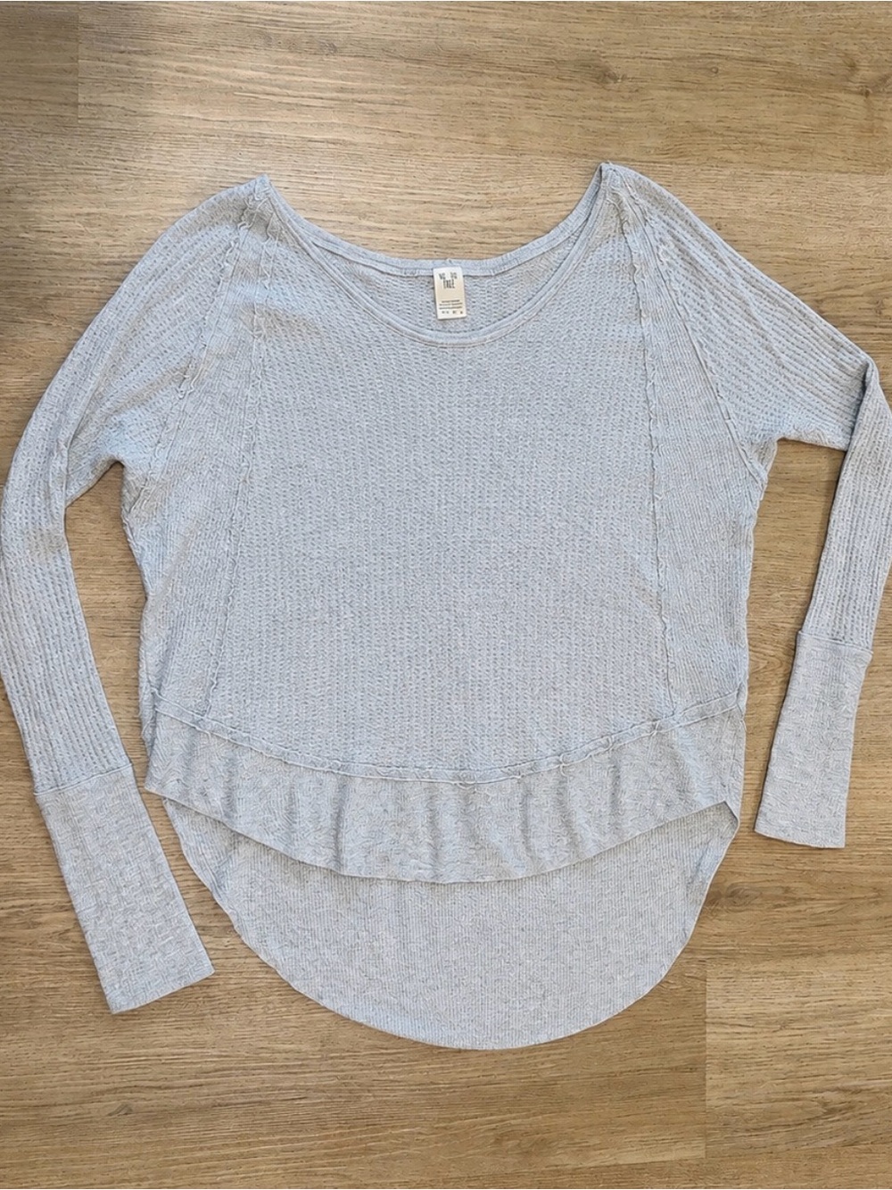 We The Free Light Gray Scoop-Neck Long Sleeve Top